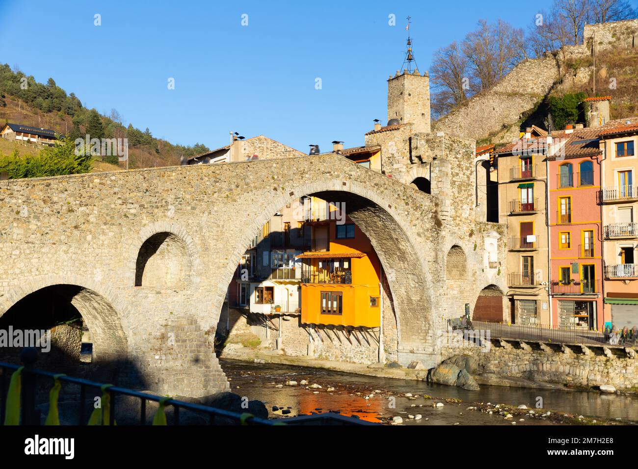 Blick auf die mittelalterliche spanische Stadt Camprodon Stockfoto