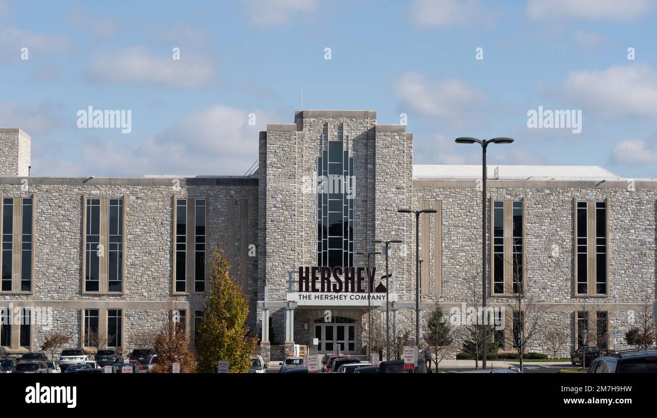 Hershey, Pennsylvania, USA -17. November 2022: Der Eingang der Schokoladenfabrik der Hershey Company in der Innenstadt von Hershey Stockfoto