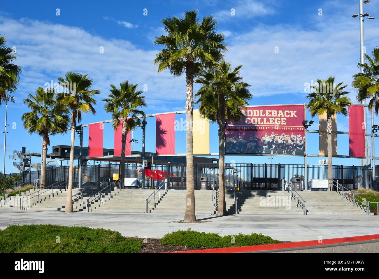 MISSION VIEJO, KALIFORNIEN - 8. JANUAR 2023: Eintritt zum Fußballstadion auf dem Campus des Saddleback College. Stockfoto