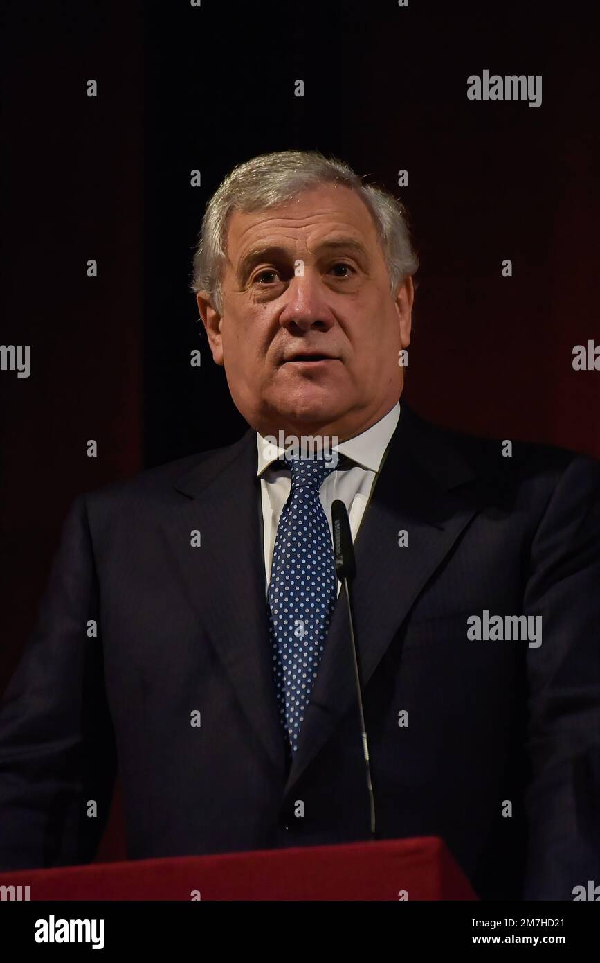 Rom, Italien. 09. Januar 2023. Antonio Tajani, italienischer Außenminister, spricht von der Bühne aus während der Vorstellung des Buches "Weisheit und Audacity", das 56 Reden des ehemaligen Präsidenten des Europäischen Parlaments, David Sassoli, sammelt, der am 11. Januar 2022 verstorben ist. (Foto: Vincenzo Nuzzolese/SOPA Images/Sipa USA) Guthaben: SIPA USA/Alamy Live News Stockfoto