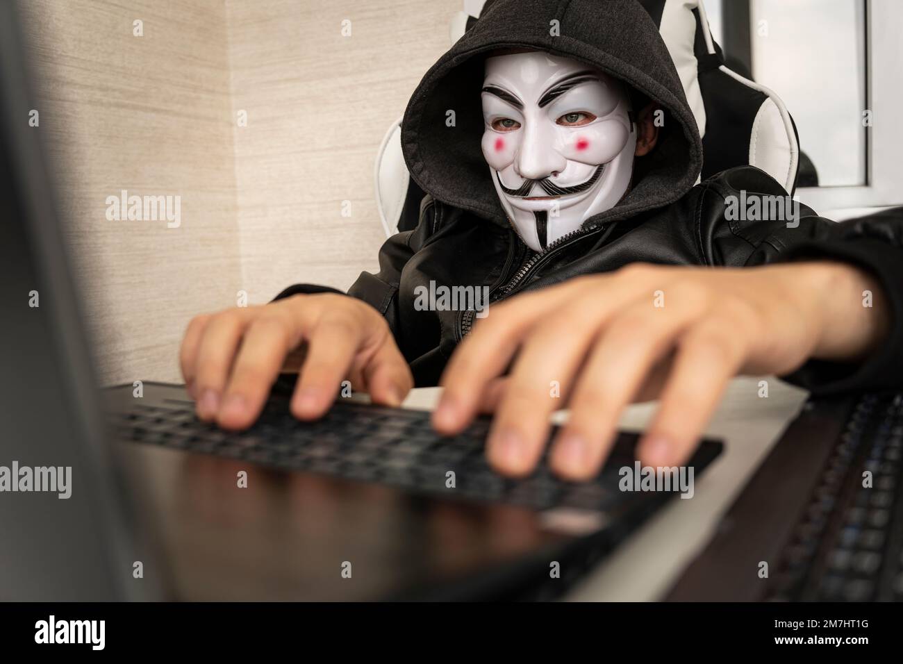 Anonym ist ein lockeres internationales Netzwerk von Aktivisten und Hacktivisten. 1. Juni 2022. Barnaul. Russland. Stockfoto