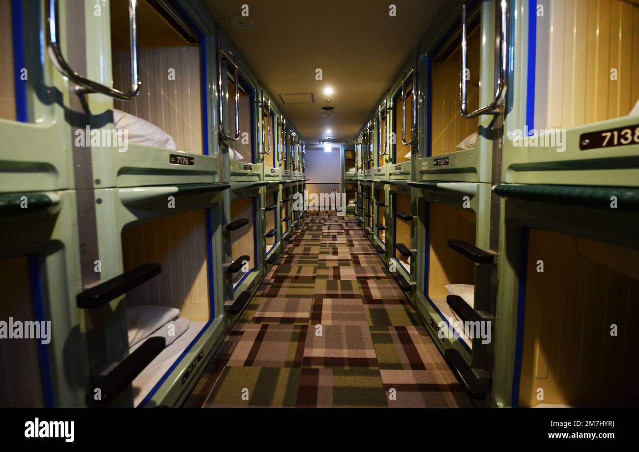 Ein Capsule Hotel in Shinjuku, Tokio, Japan. Stockfoto