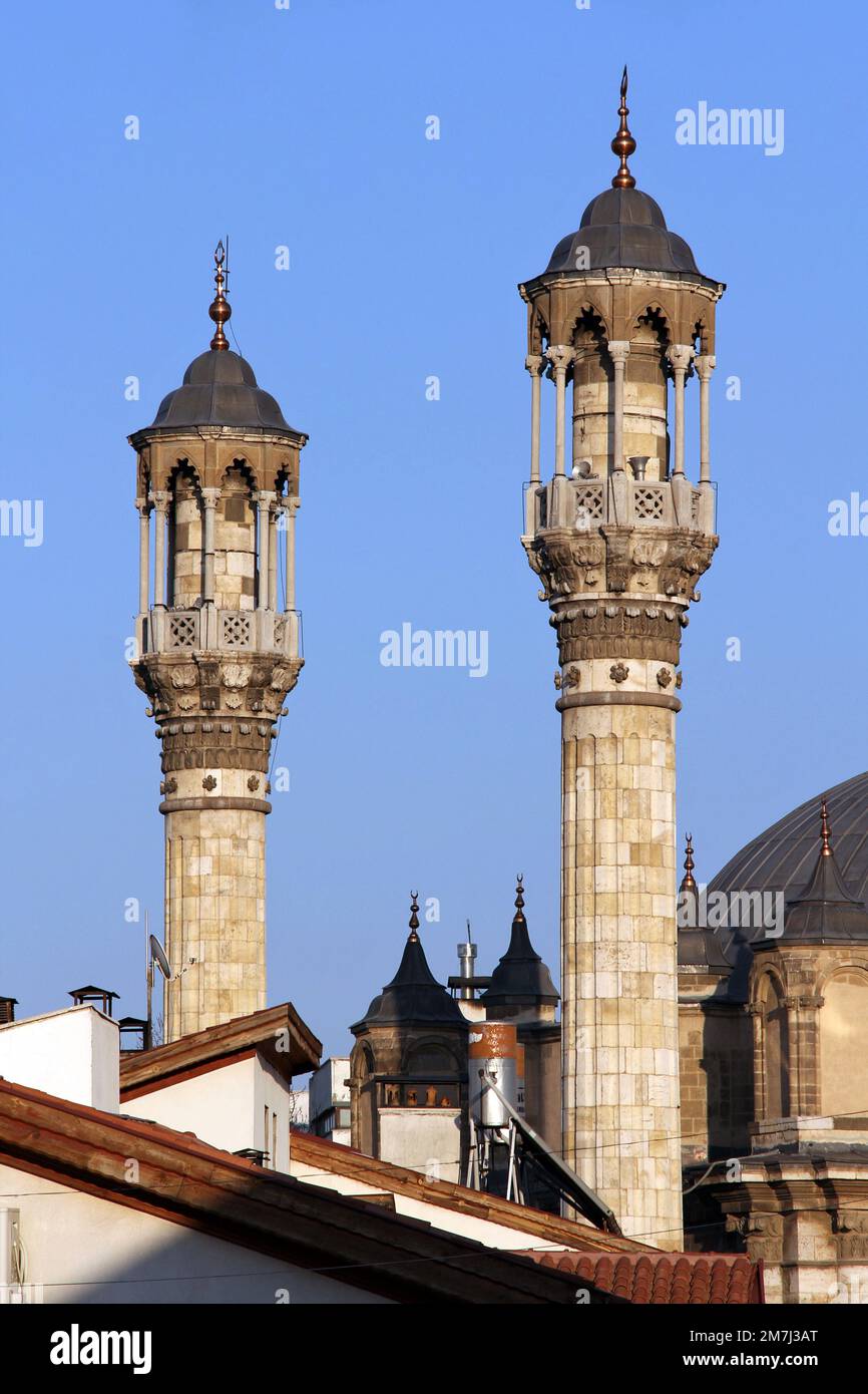 Aziziye Moschee wurde während der osmanischen Zeit im Jahr 1867 gebaut. Die Moschee befindet sich im Basar von Bedesten. Konya, Türkei. Stockfoto