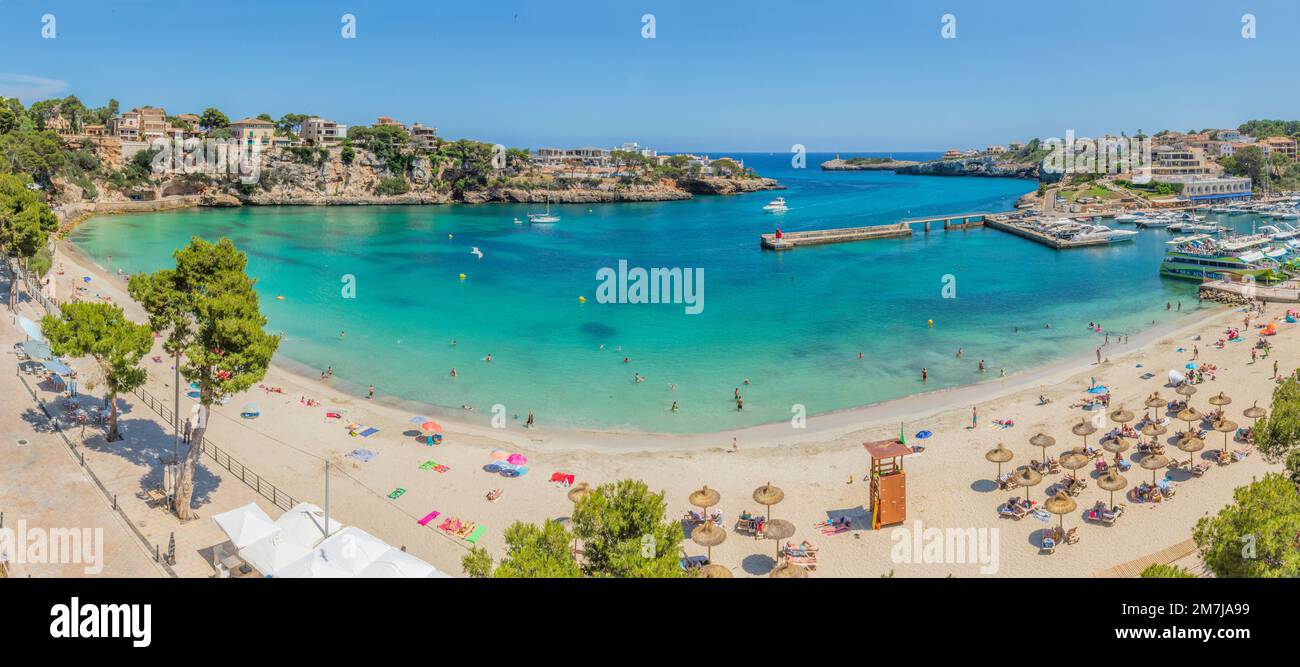 Blick über die Bucht von Porto Cristo an der Ostküste von Mallorca. Stockfoto