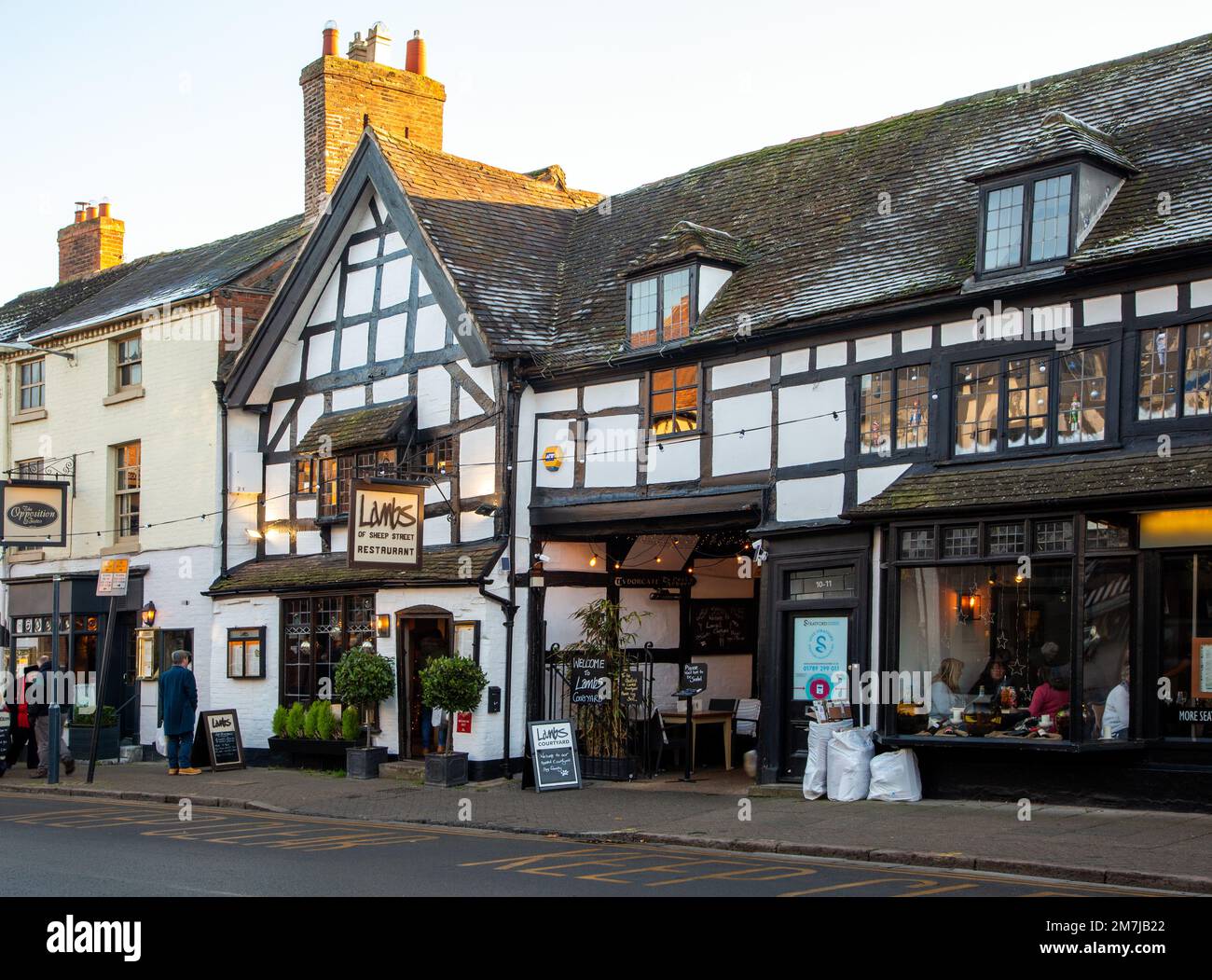 Lambs Restaurant befindet sich in der Sheep Street, Stratford on Avon, einem der ältesten Gebäude der Stadt. Es stammt aus dem frühen 16. Jahrhundert Stockfoto
