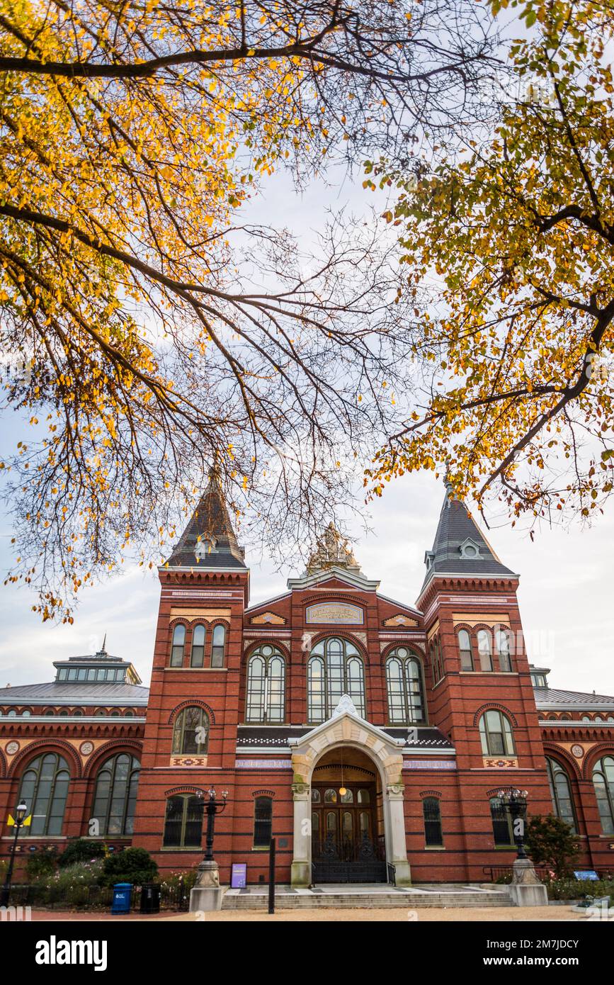 Arts and Industries Building, das zweitälteste (nach dem Schloss) der Smithsonian Museen in der National Mall, Washington, D.C., USA Stockfoto