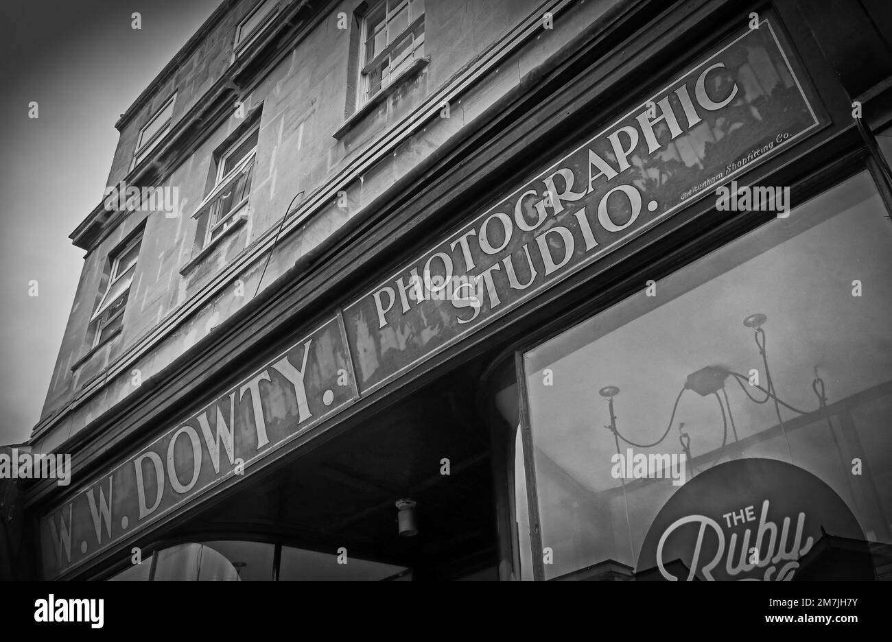 WW Dowty Photographic Studio, Historic Shopfront, 47 Winchcombe St, Cheltenham, Gloucestershire, England, Großbritannien, GL52 2NE Stockfoto