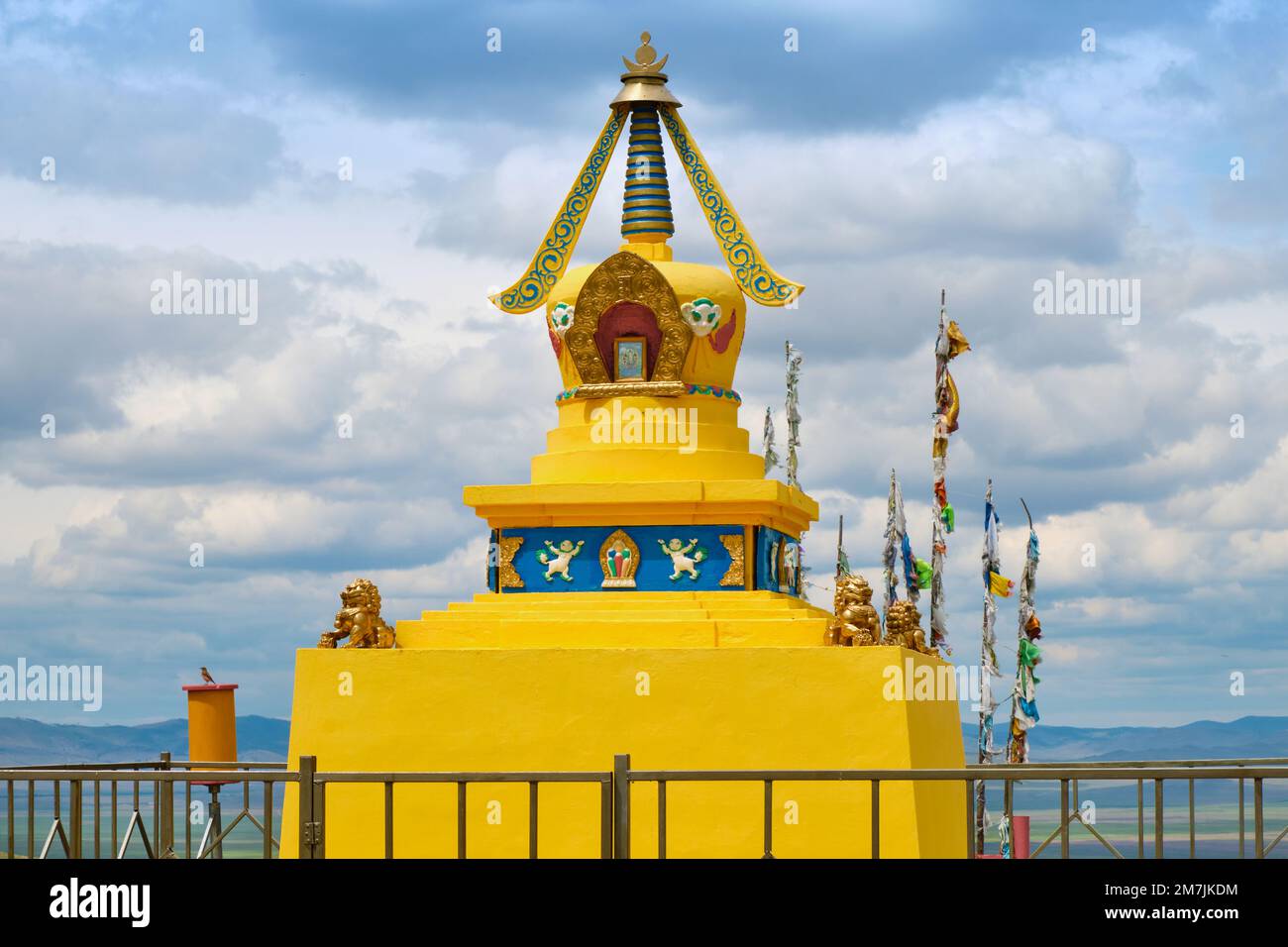 Buddhistischer Stupa auf einem Hügel in der Nähe der Stadt Ulan-Ude, Burjat, Russland Stockfoto