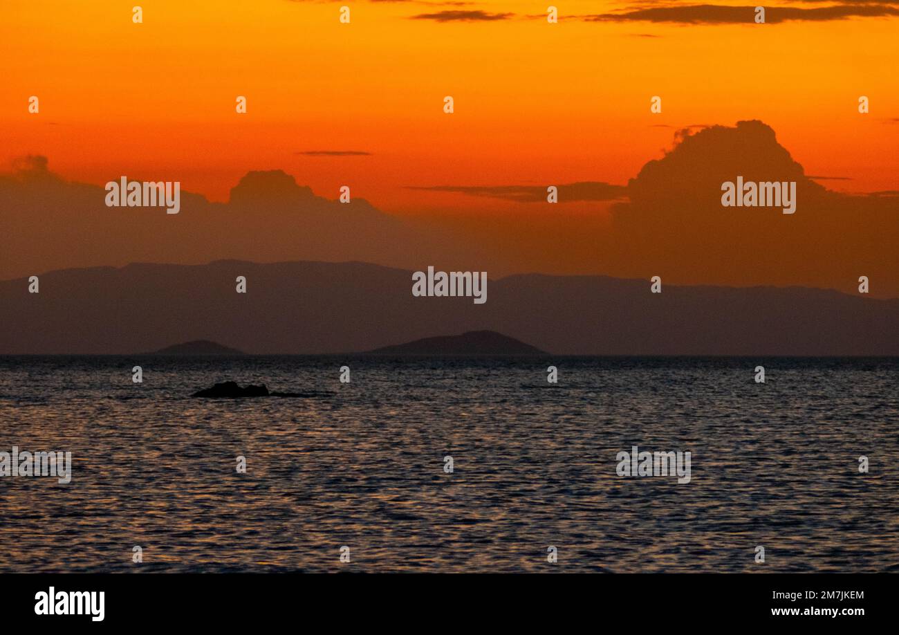 Goldener Sonnenuntergang im Lake Turkana County, Kenia Stockfoto