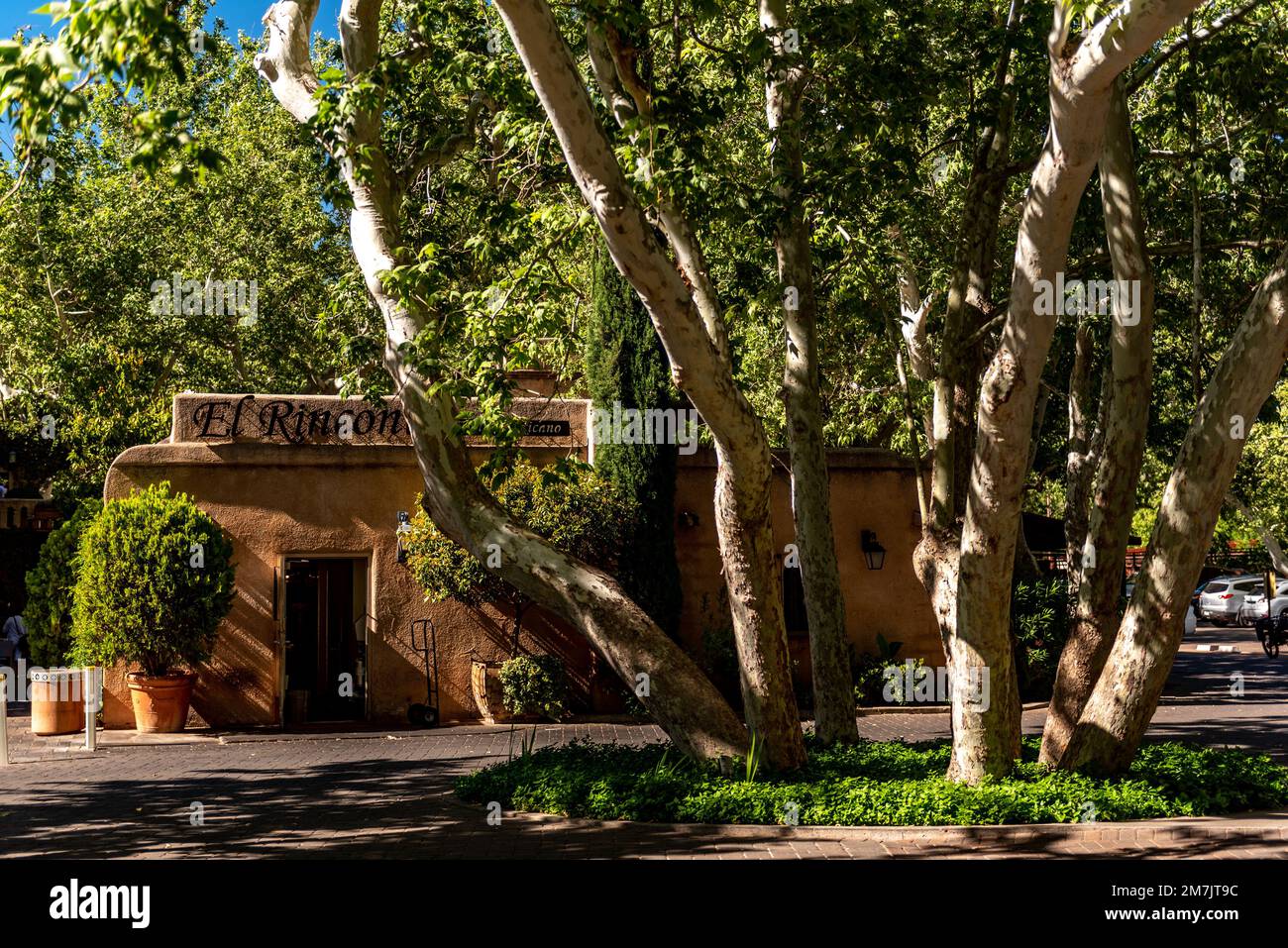 Der Park im Tlaquepaque Art & Shopping Village, Sedona, Arizona, USA Stockfoto