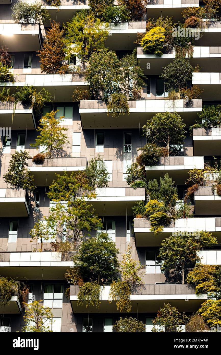 Bosco Verticale, vertikales Waldgebäude, Mailand, Italien, üppiges Grün, Balkone, jede Etage, einzigartig, umweltfreundlich, urbaner Dschungel, Architektur der Stadt Stockfoto