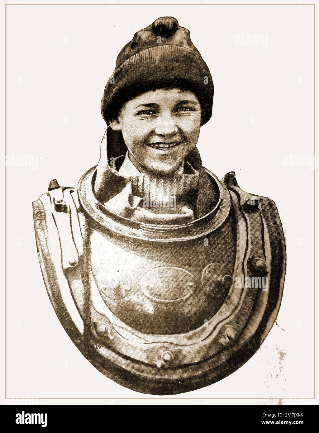 1930 Foto eines 17 Jahre alten britischen Tauchers in seinem Outfit ohne Helm Stockfoto