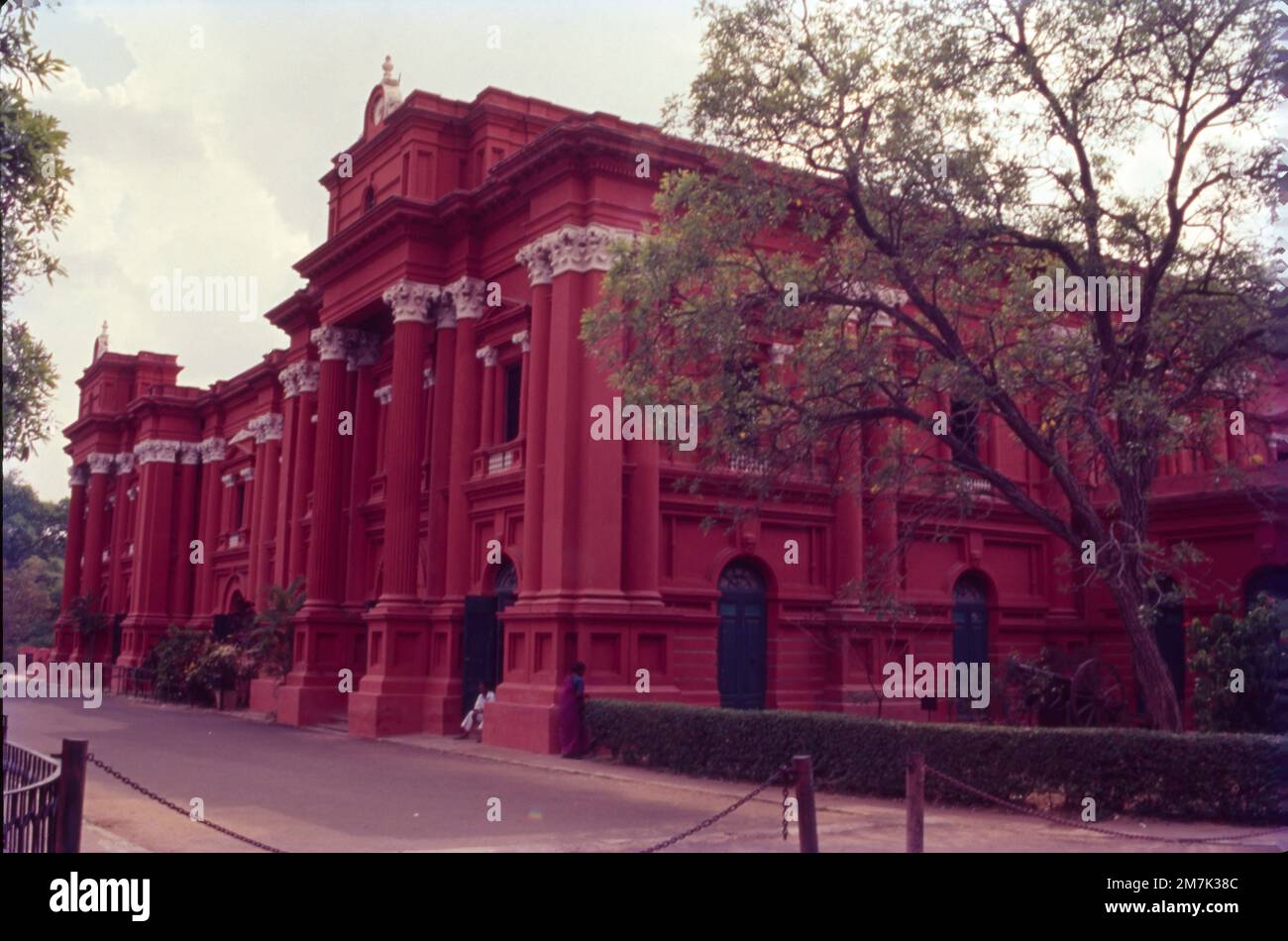 Government Museum, Bangalore, gegründet im Jahr 1865 vom Staat Mysore unter Anleitung des Chirurgen Edward Balfour, der das Museum in Madras gründete Stockfoto