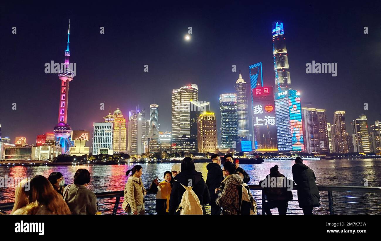 SHANGHAI, CHINA 8. JANUAR 2023 der Nachtblick auf den Bund und