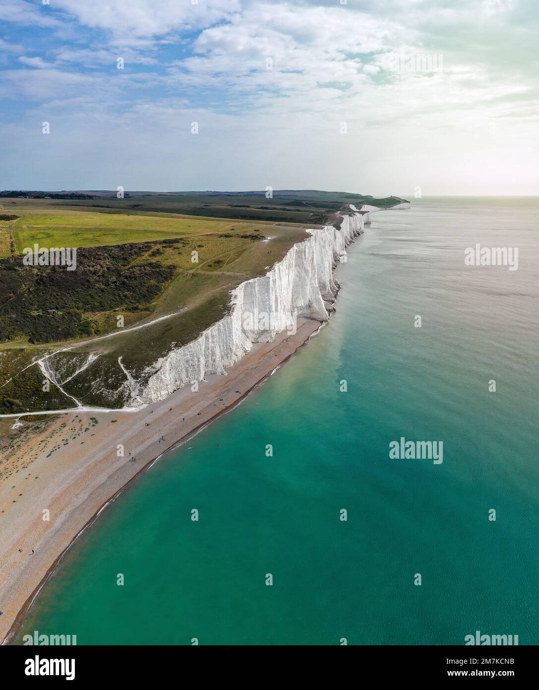Luftaufnahme von Seven Sisters, einer Reihe von Kreideklippen an der Küste des Ärmelkanals, der Grafschaft East Sussex, Südostengland Stockfoto