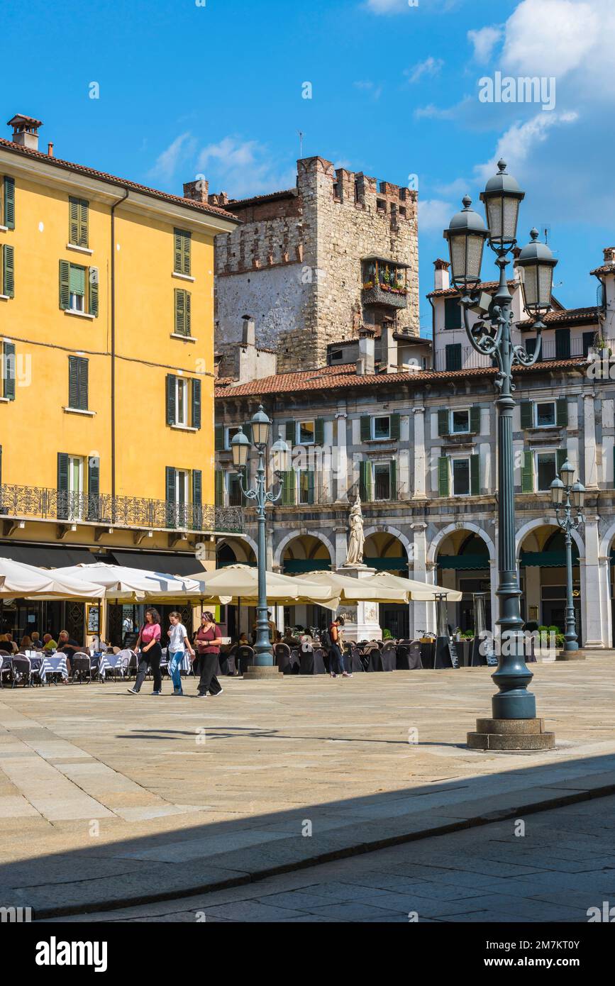 Brescia piazza, Blick im Sommer auf historische Gebäude auf der Piazza della Loggia im malerischen Zentrum der Stadt Brescia, Lombardei, Italien Stockfoto
