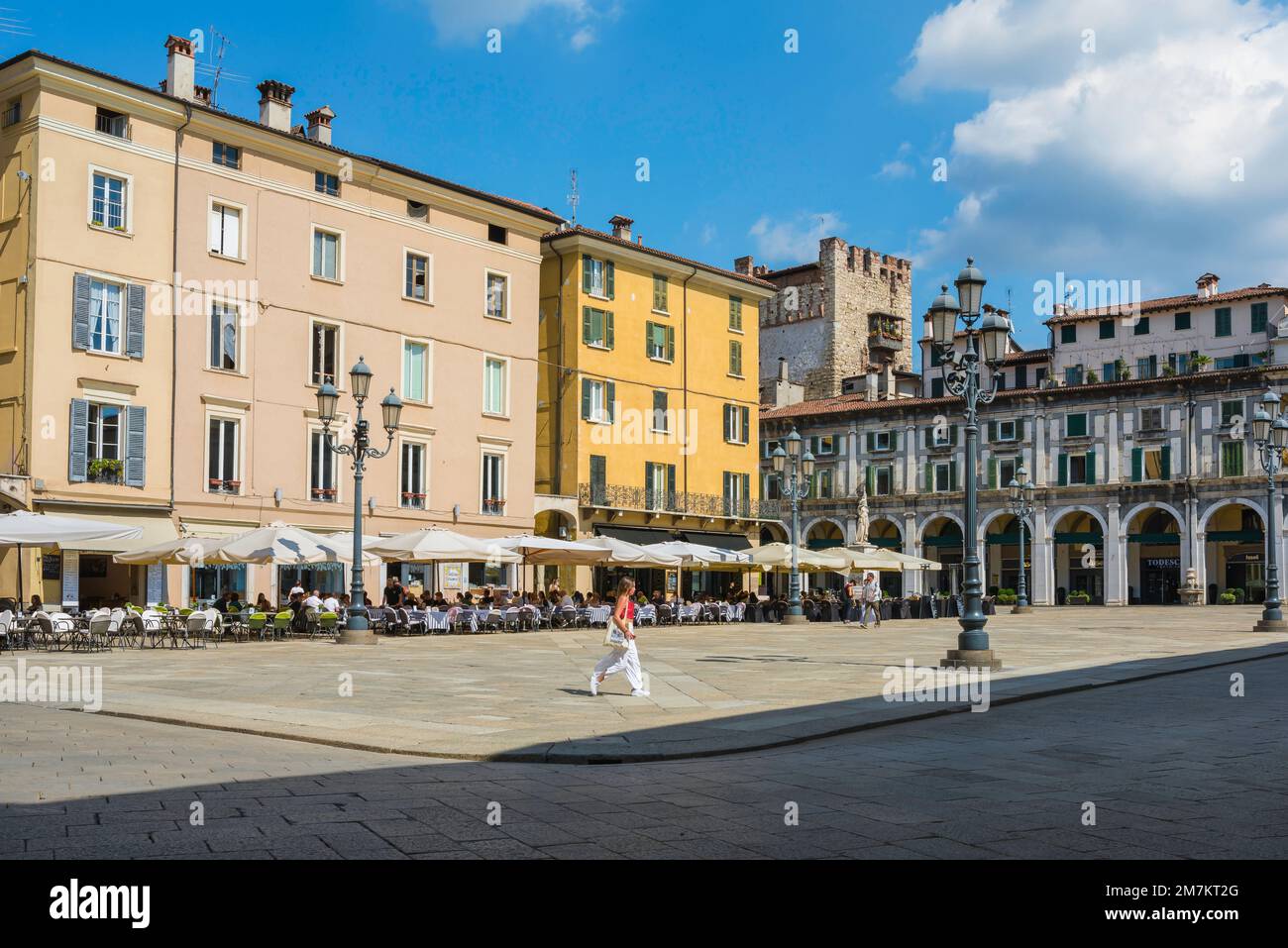 Piazza della Loggia Brescia, Blick im Sommer auf historische Gebäude auf der Piazza della Loggia im malerischen Stadtzentrum von Brescia, Lombardei, Italien Stockfoto
