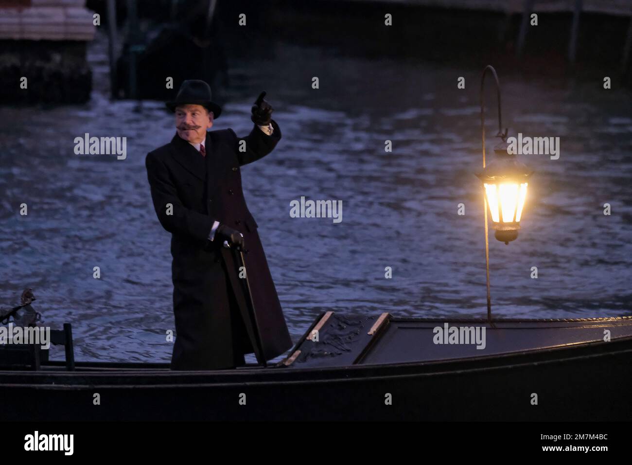 Schauspieler und Regisseur kenneth Branagh während der Dreharbeiten von "Spuk in Venedig". Venedig, Italien, 9. Januar 2023. Stockfoto