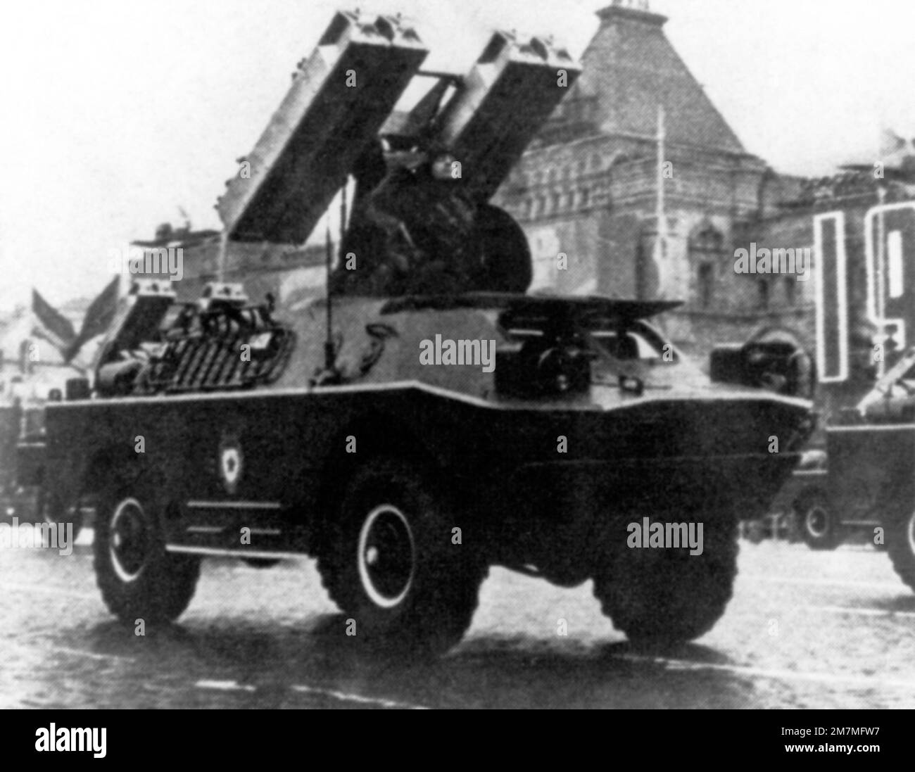 Eine rechte Vorderansicht einer am Fahrzeug montierten sowjetischen SA-9-Gaskin-Boden-Luft-Rakete. Land: Unbekannt Stockfoto