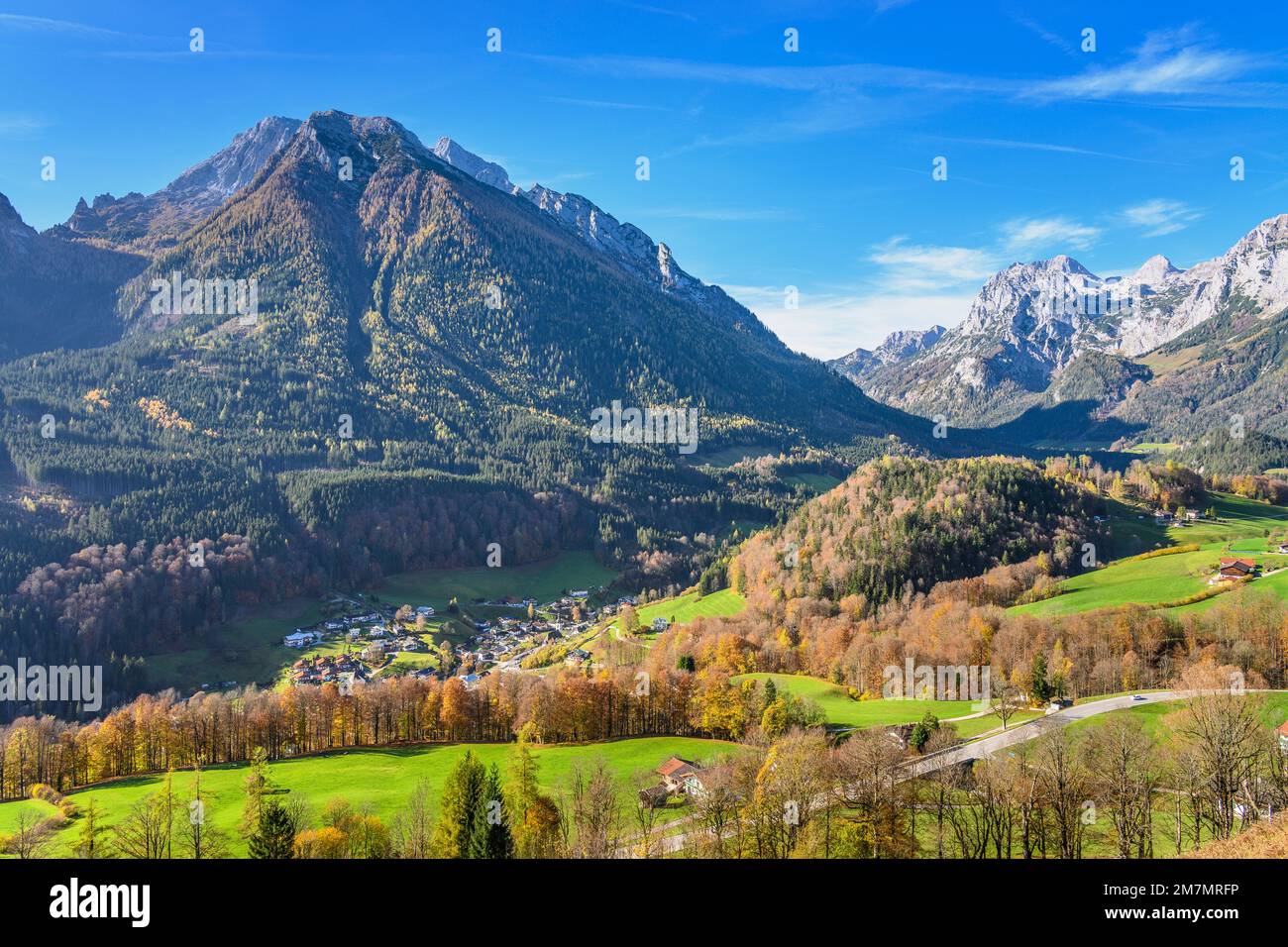 Deutschland, Bayern, Berchtesgadener Land, Ramsau, Soleleitungsweg, Blick auf Hochkalter und Reiter Alm in der Nähe von Gerstreit Stockfoto