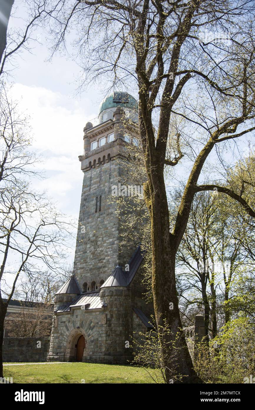Observatorium Bismarck Tower im Frühjahr in Remscheid Stockfoto