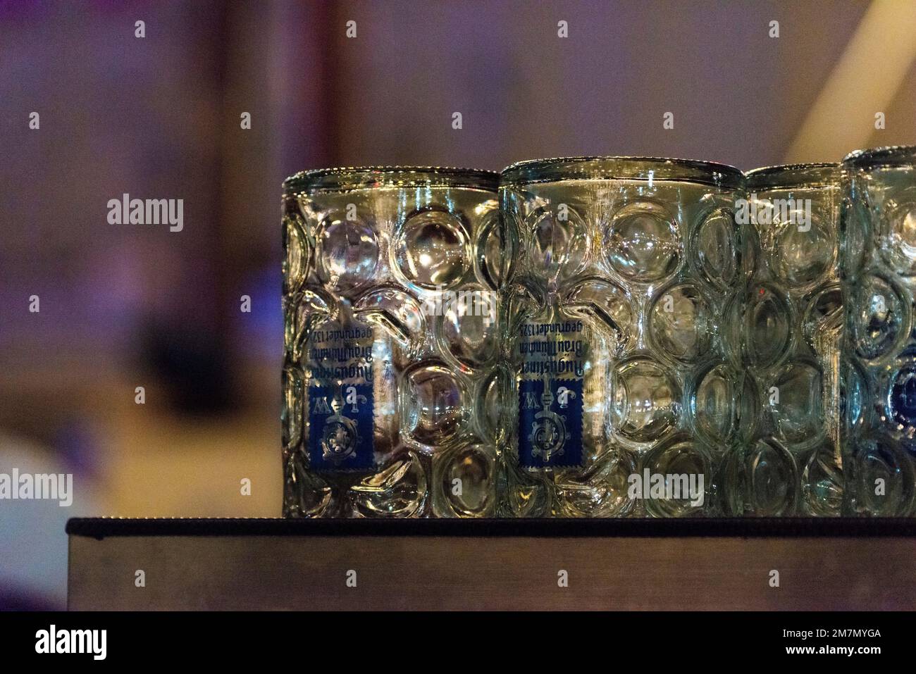 Oktoberfest Biersteine, Wiesn, München, Bayern, Volksfest, Das Bier stinkt Stockfoto