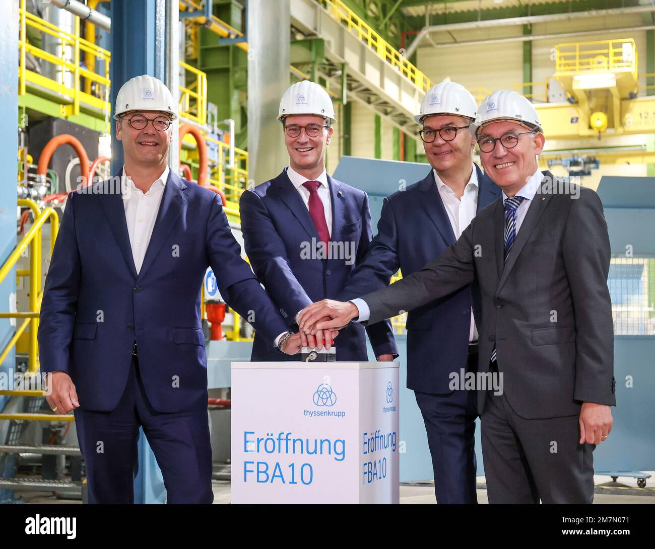 Thyssenkrupp Steel, Steel Coils in FBA10 Hot-Dip Coating Line 10, Dortmund, Nordrhein-Westfalen, Deutschland Stockfoto