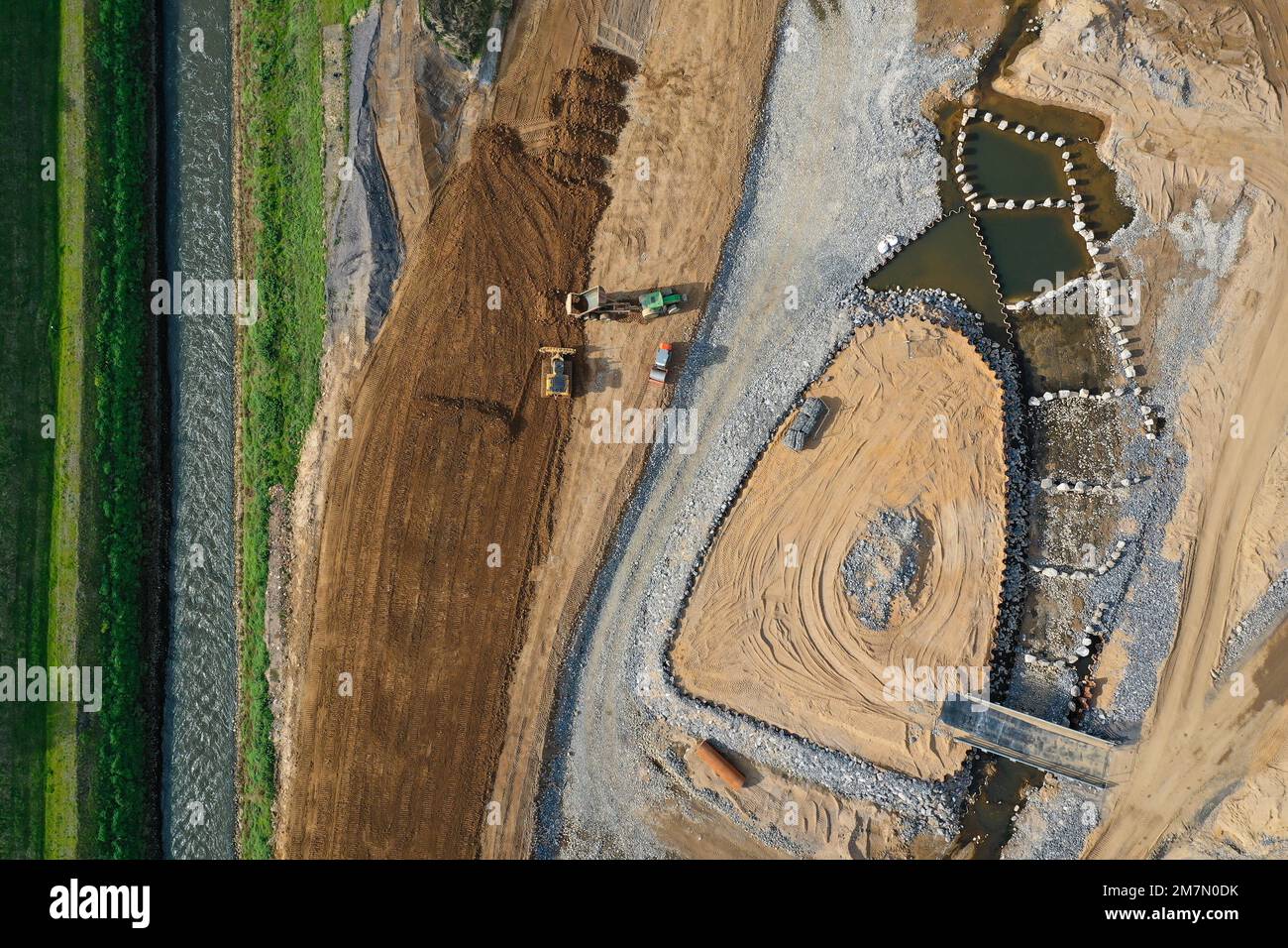 Dinslaken, Voerde, Nordrhein-Westfalen, Deutschland - Emschermündung in den Rhein. Baustelle der neuen Emschermüdung. Links das Alte Stockfoto