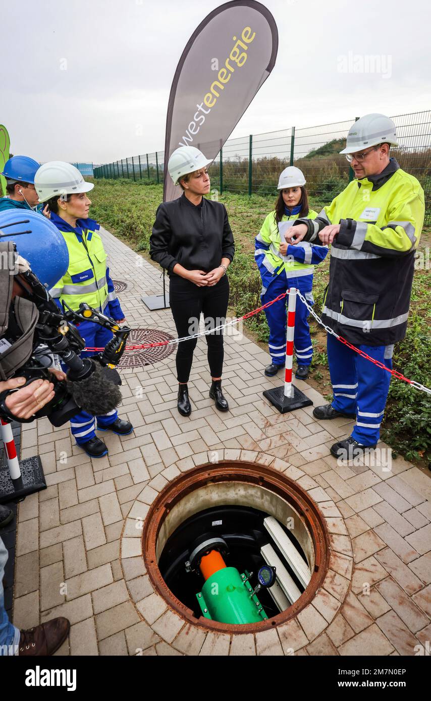 Holzwickede, Nordrhein-Westfalen, Deutschland - Erdgasnetz für reinen Wasserstoff, Wasserstoffprojekt H2HoWi, NRW-Wirtschaftsministerin Mona Neubaur Stockfoto