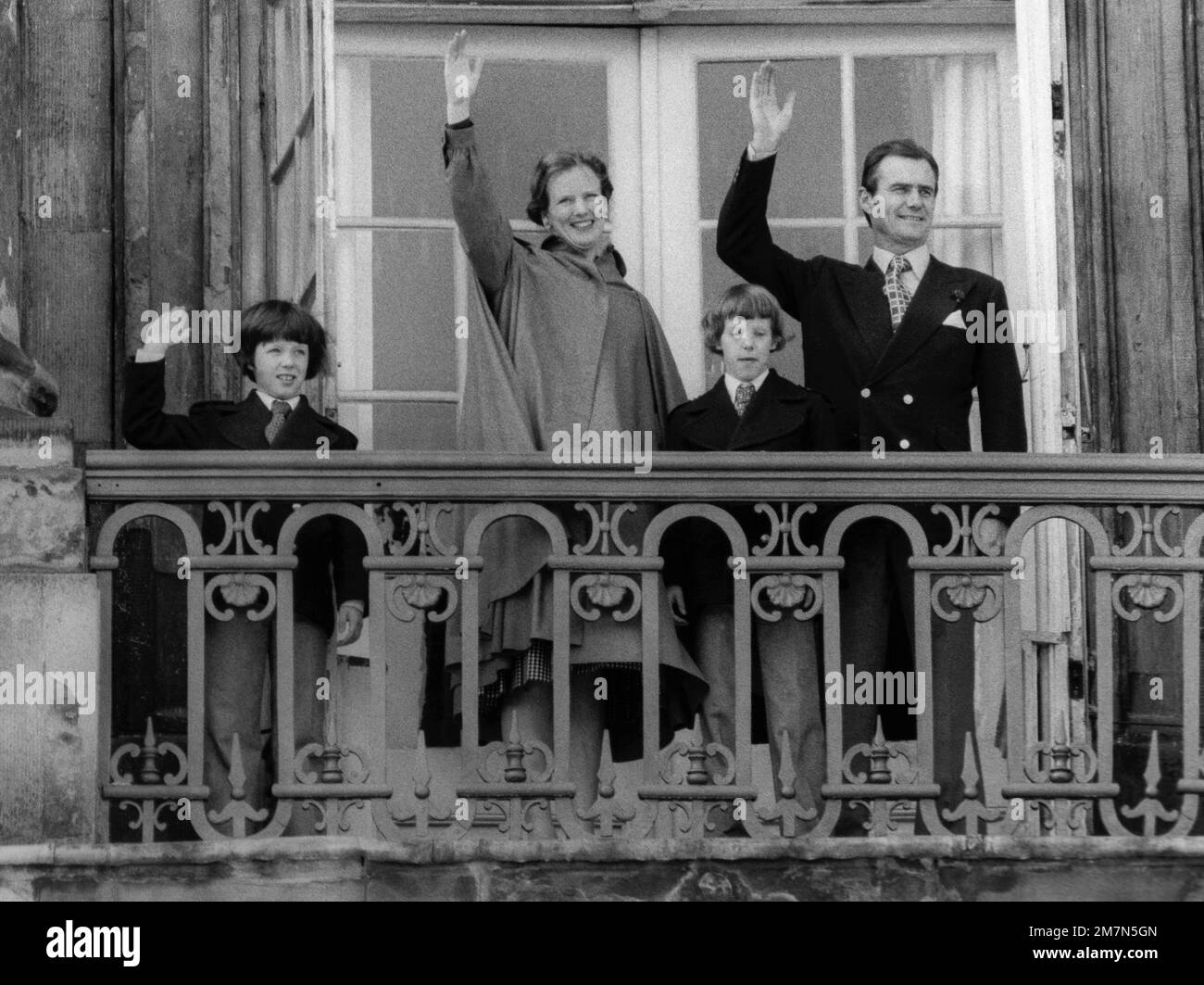KÖNIGIN MARGRETHE von Dänemark zum 39. Geburtstag trifft die Familie auf dem Balkon die Menschen Stockfoto