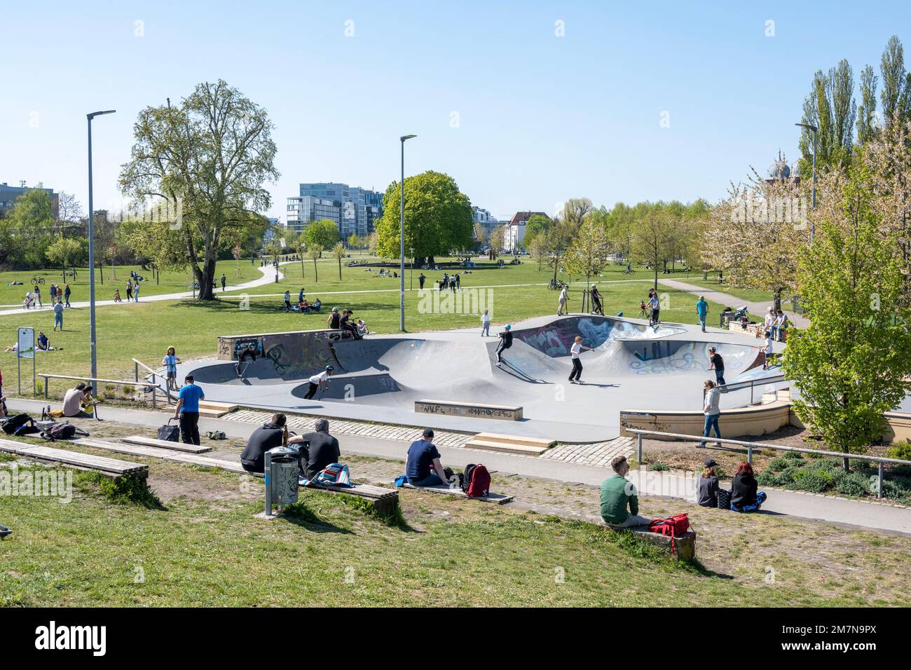 Deutschland, Baden-Württemberg, Karlsruhe, Skatepark im Otto Dullenkopf Park. Stockfoto