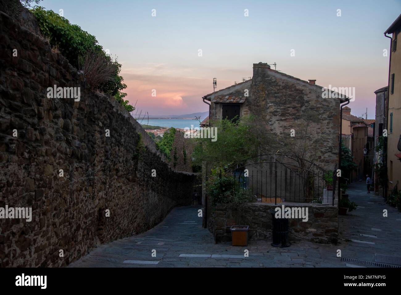 Sonnenuntergang, historisches Zentrum, Castiglione della Pescaia, Provinz Grosseto, Toskana, Italien Stockfoto