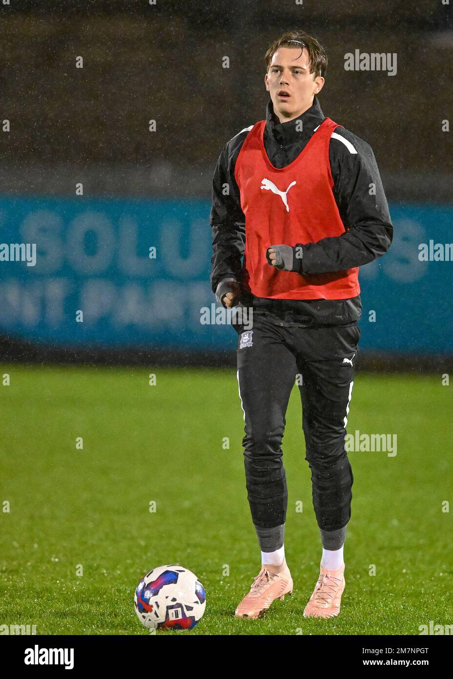 Plymouth Argyle Mittelfeldspieler Callum Wright (26) beim Papa John's