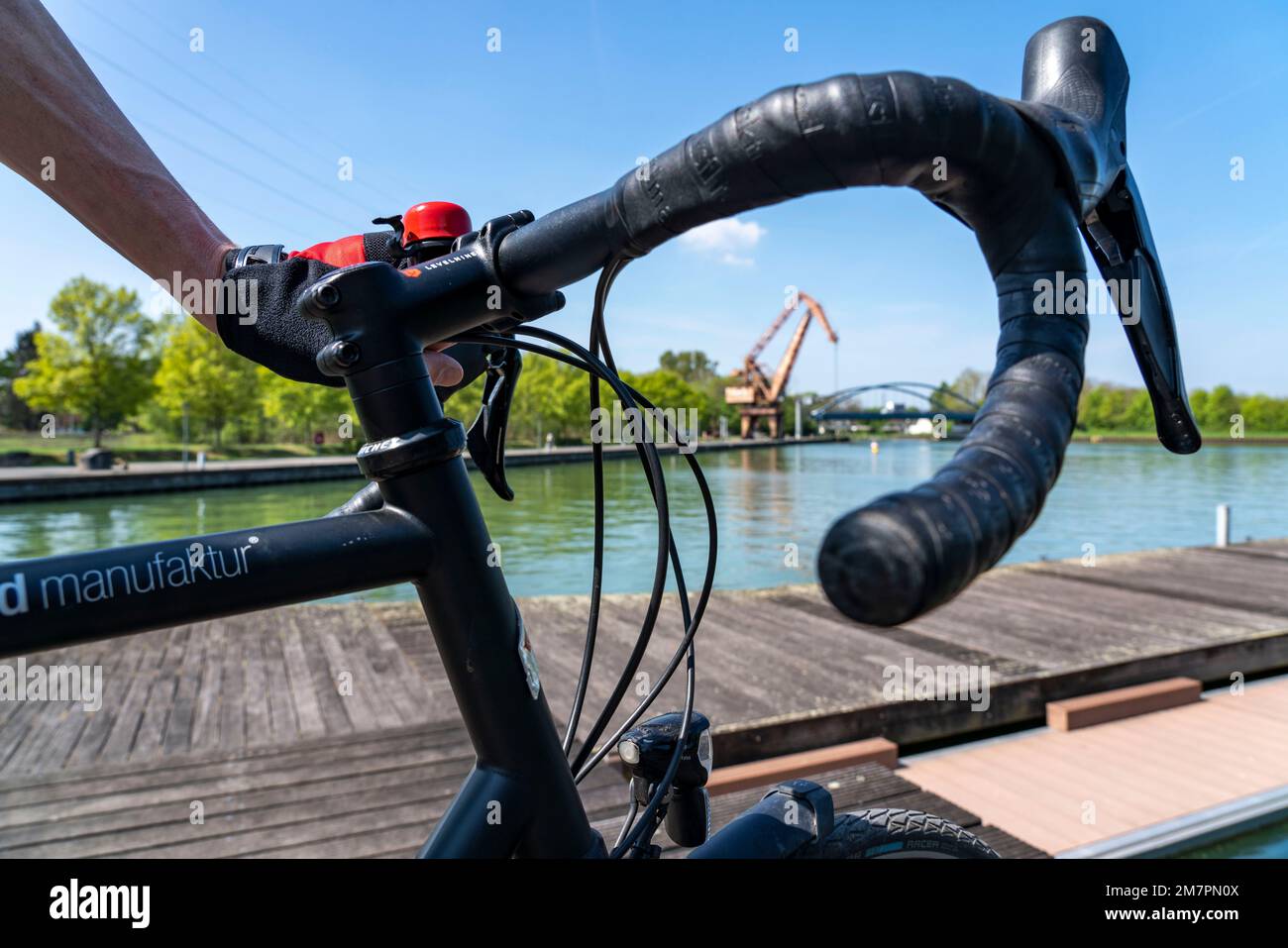 Preußenhafen Lünen, Radfahren im Ruhrgebiet, Franz-Schlacke, Schild für Schlacke, orange, schneckenförmiger Aussichtsturm, Hamm, NRW, Deutschland Stockfoto