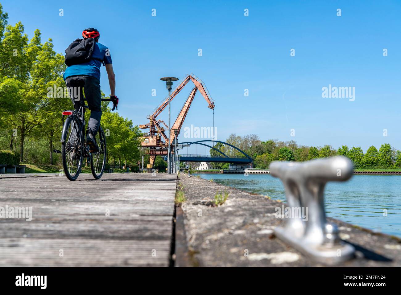 Preußenhafen Lünen, Radfahren im Ruhrgebiet, Franz-Schlacke, Schild für Schlacke, orange, schneckenförmiger Aussichtsturm, Hamm, NRW, Deutschland Stockfoto