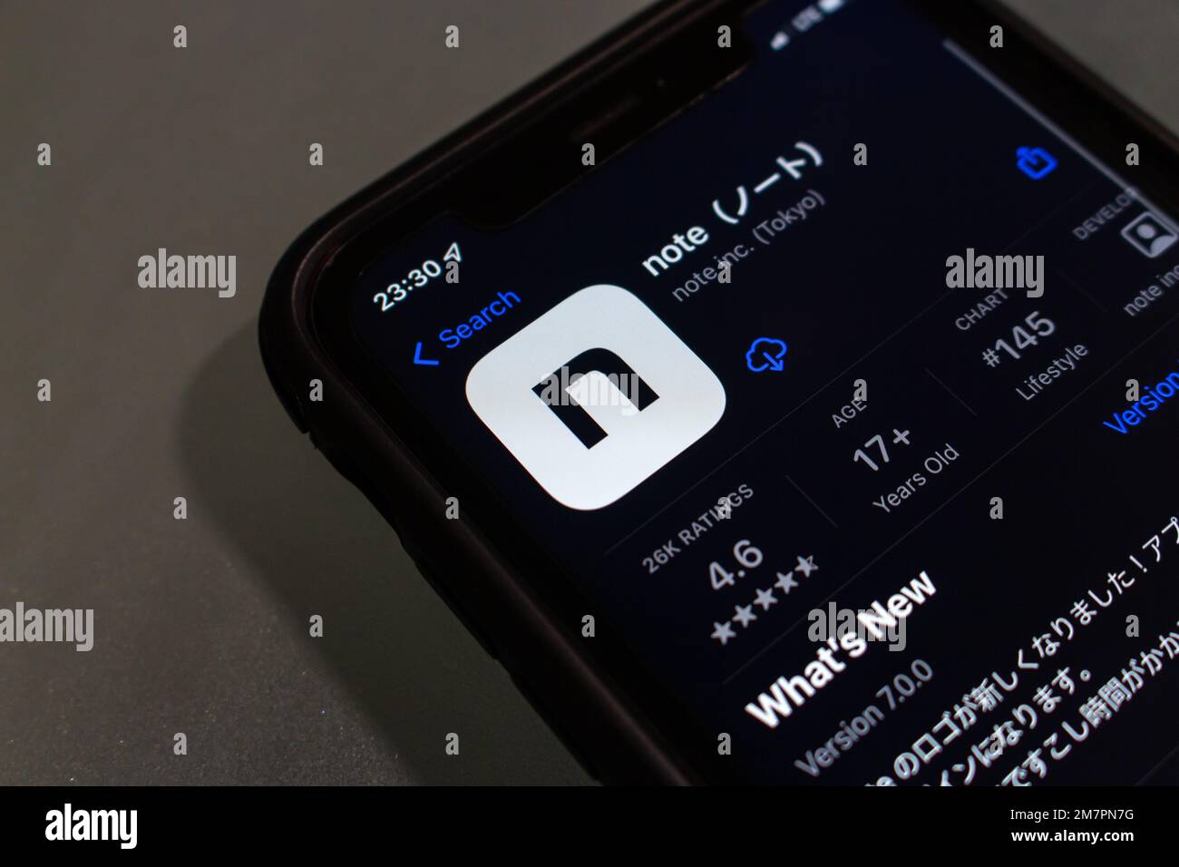 App im App Store auf dem iPhone notieren. Note ist ein japanisches SNS, mit dem Benutzer eigene Werke wie ein Schriftstück, Fotos, Manga, Musik usw. posten können Stockfoto