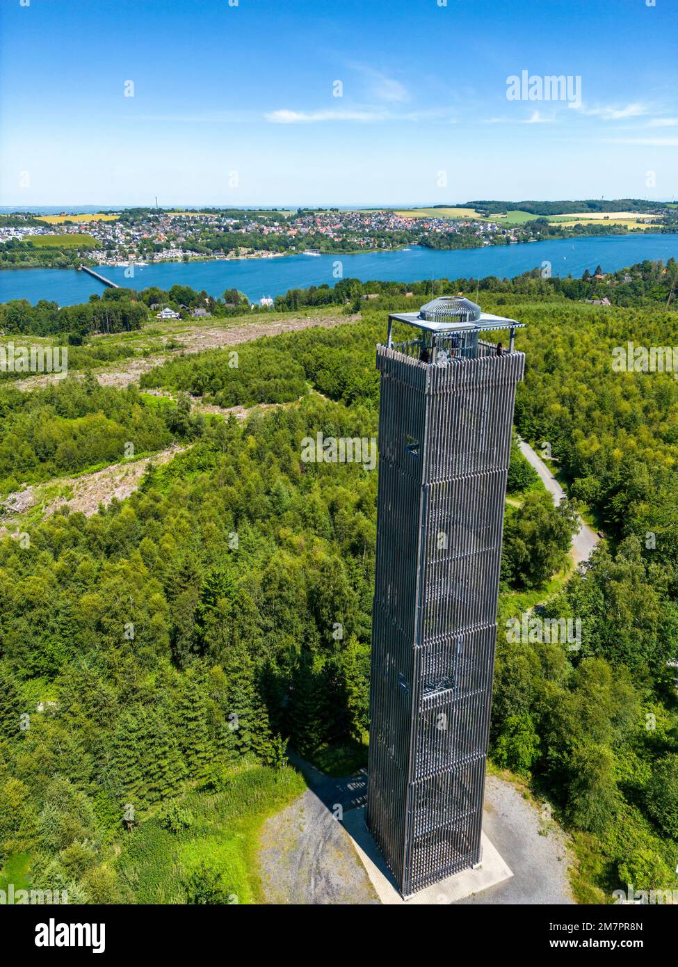 Der Möhnesee, Stausee im nördlichen Sauerland, Blick vom Möhneseeturm, Aussichtsturm am Südufer, NRW, Deutschland Stockfoto