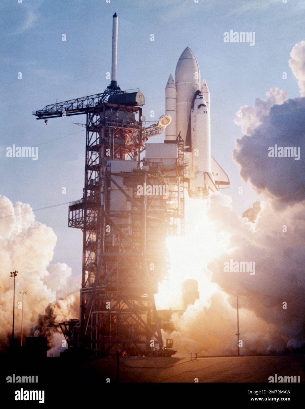 Der Start des Space Shuttles Columbia während der ersten Testmission des Raumtransportsystems. Basis: Kennedy Space Center Bundesstaat: Florida (FL) Land: Vereinigte Staaten von Amerika (USA) Stockfoto