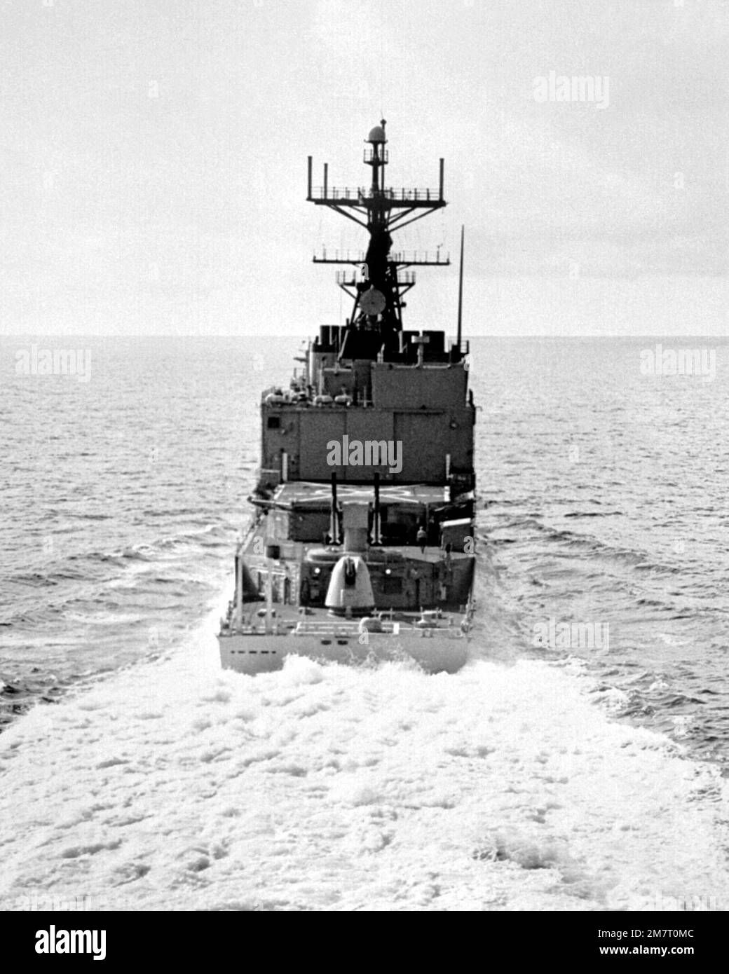 Ein Blick auf den gesteuerten Raketenzerstörer SCOTT (DDG-995), der während der Seeversuche vor der Küste von Pascagoula, Miss. Das Schiff wurde von Ingalls Shipbuilding gebaut. Land: Golf Von Mexiko Stockfoto