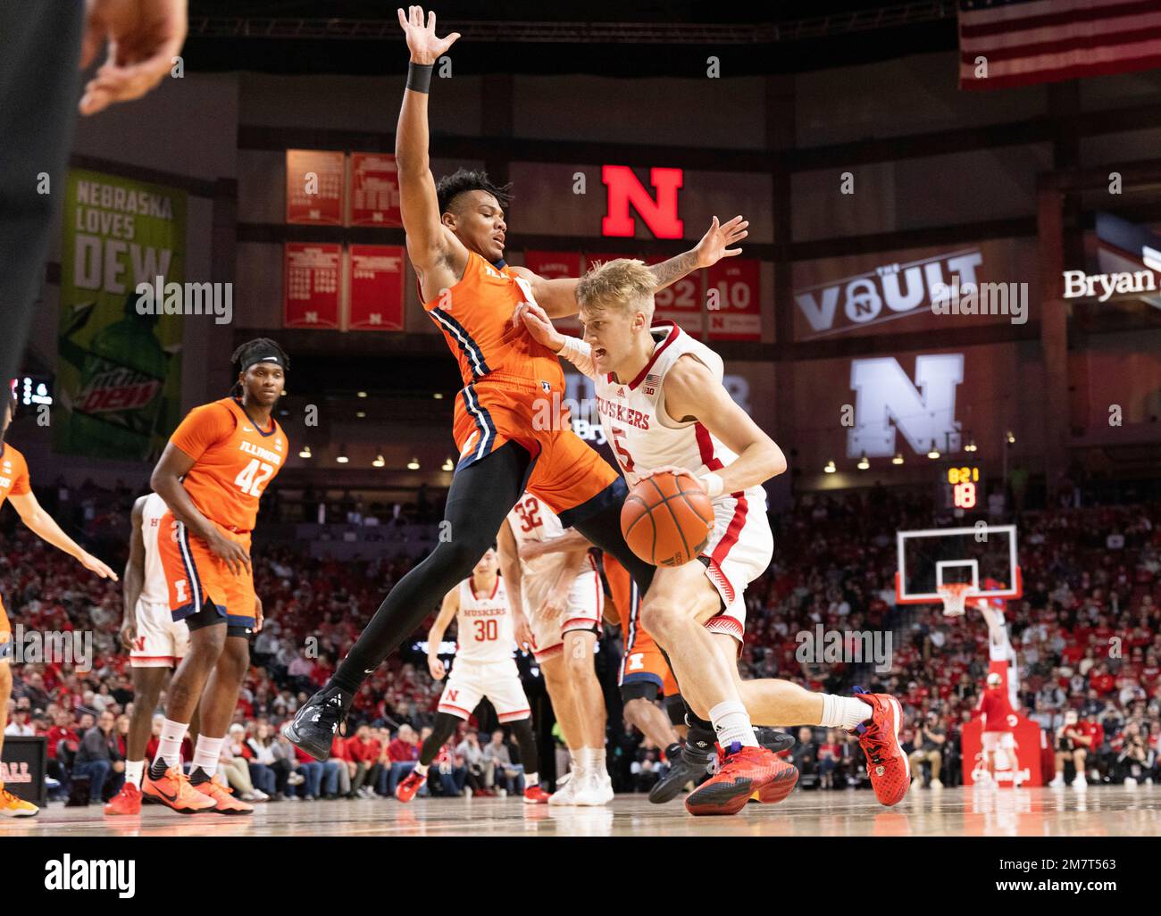 Nebraska's Sam Griesel, right, drives against Illinois' Terrence