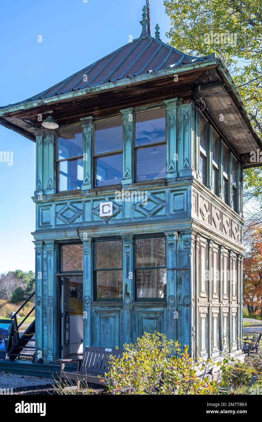 Tower C wurde bei der Boston Elevated Railway zur Steuerung von Gleisschaltern verwendet, jetzt im Seashore Trolley Museum Stockfoto