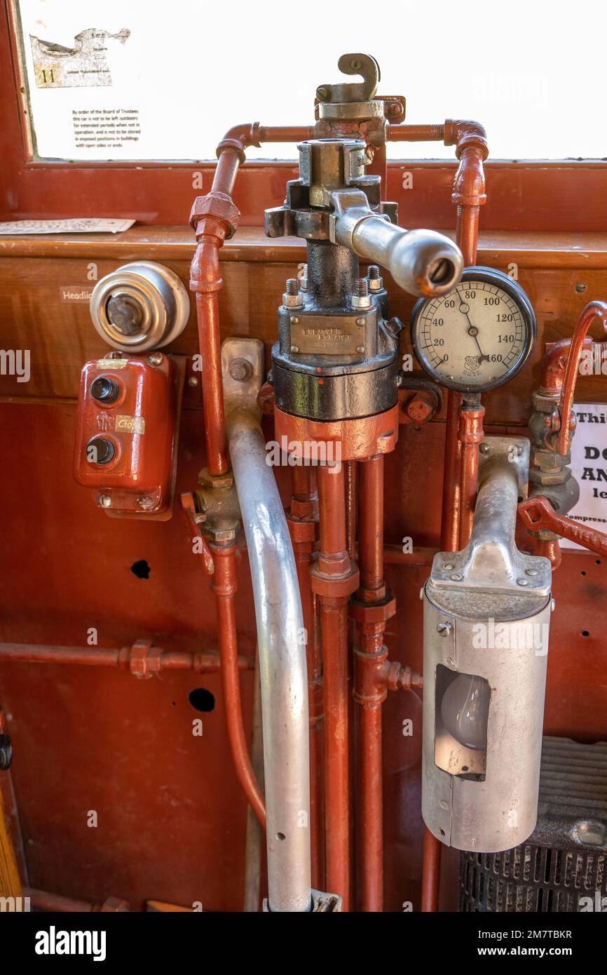 Fahrausrüstung für die Straßenbahn Nr. 4387 im Seashore Trolley Museum Stockfoto