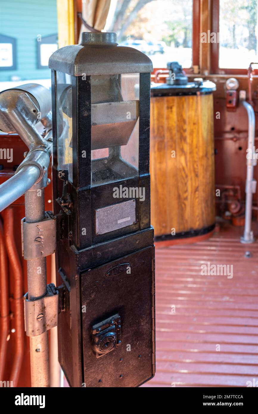 Münz- oder Münzsammelbox zur Bezahlung der Fahrt mit dem Trolley-Wagen Stockfoto