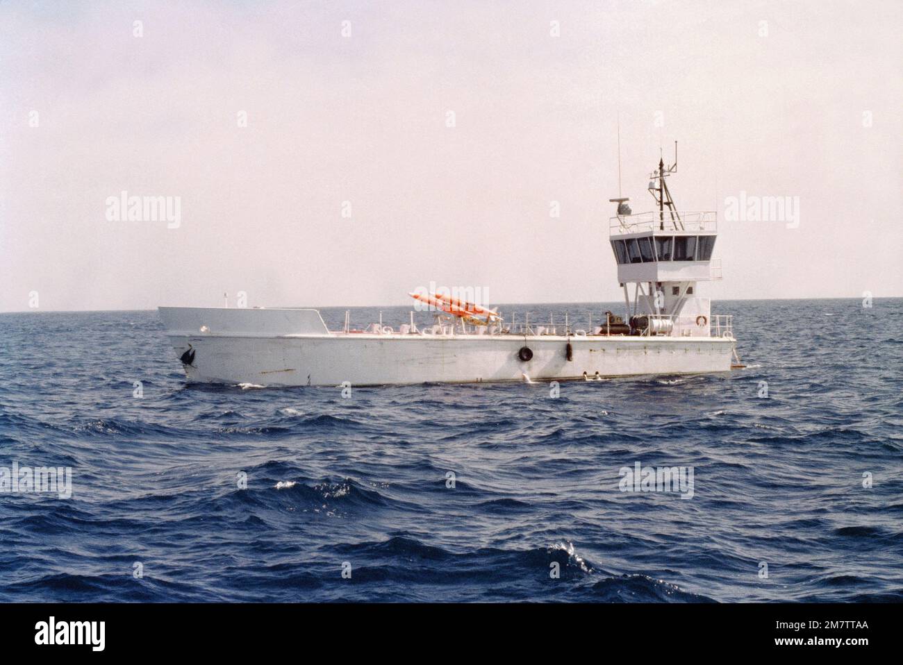 Hafenstrahl-Blick auf eine QST-34, auf einer Seereitplattform in der Nähe des Pacific Missile Test Center (PMTC), Point Mugu, Kalifornien. Land: Pazifik (POC) Stockfoto