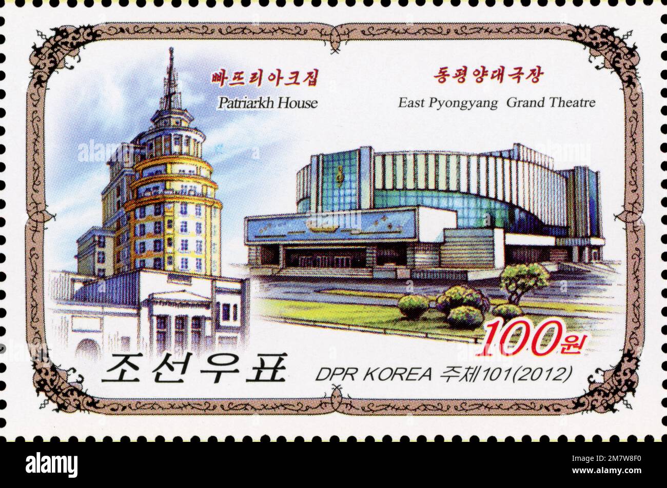 2012 Nordkorea Stempelsatz. Architektonische Gebäude von Pjöngjang und Moskau. Patriarkh House und East Pyongyang Grand Theatre Stockfoto