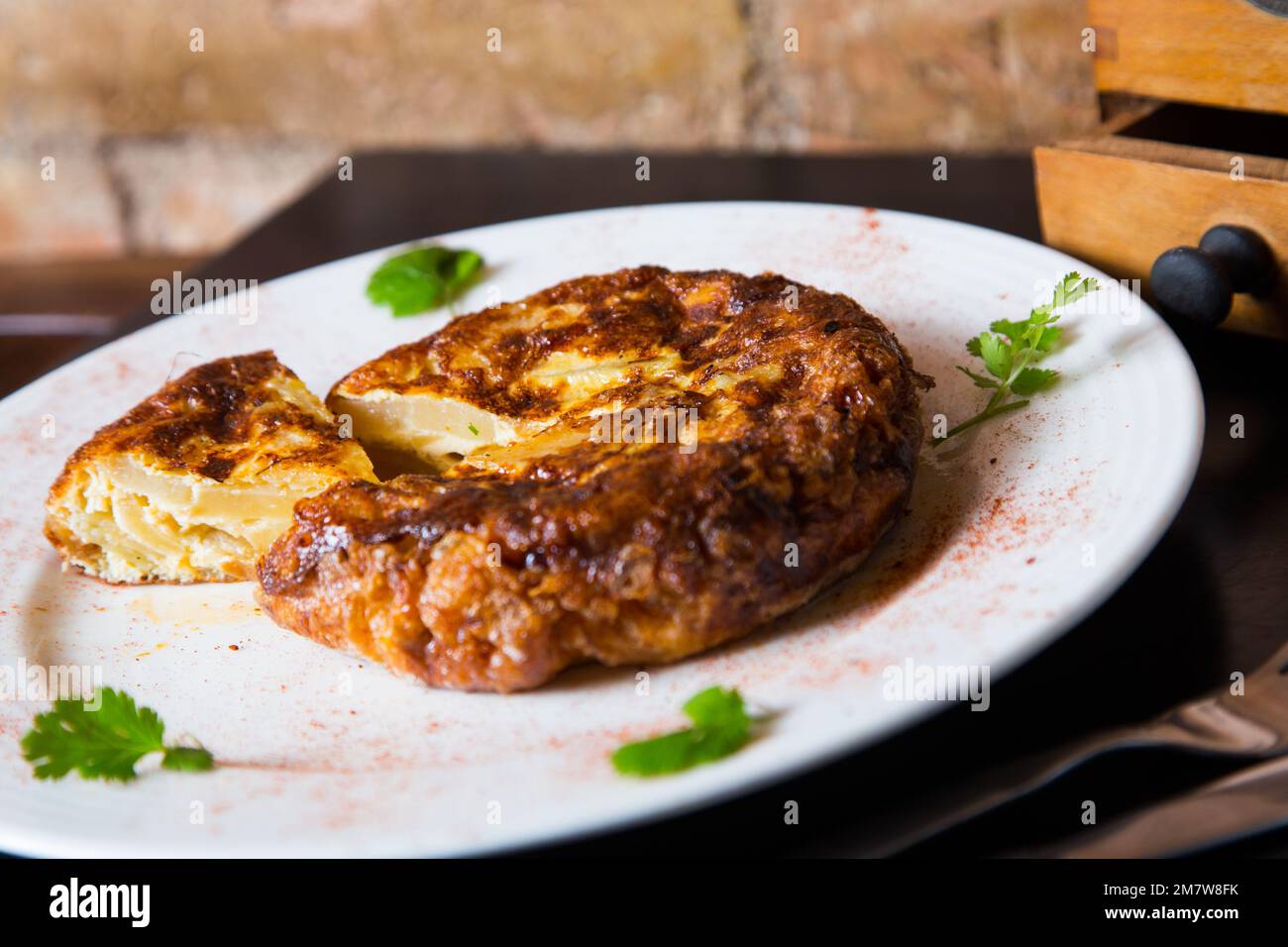 Das Kartoffel-Omelett oder spanisches Omelett ist ein Omelett oder ...