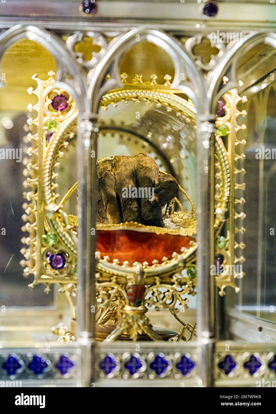 Die heilige rechte Hand des heiligen Stephanus, König von Ungarn in Budapest. Relikt der Hugarie Stockfoto