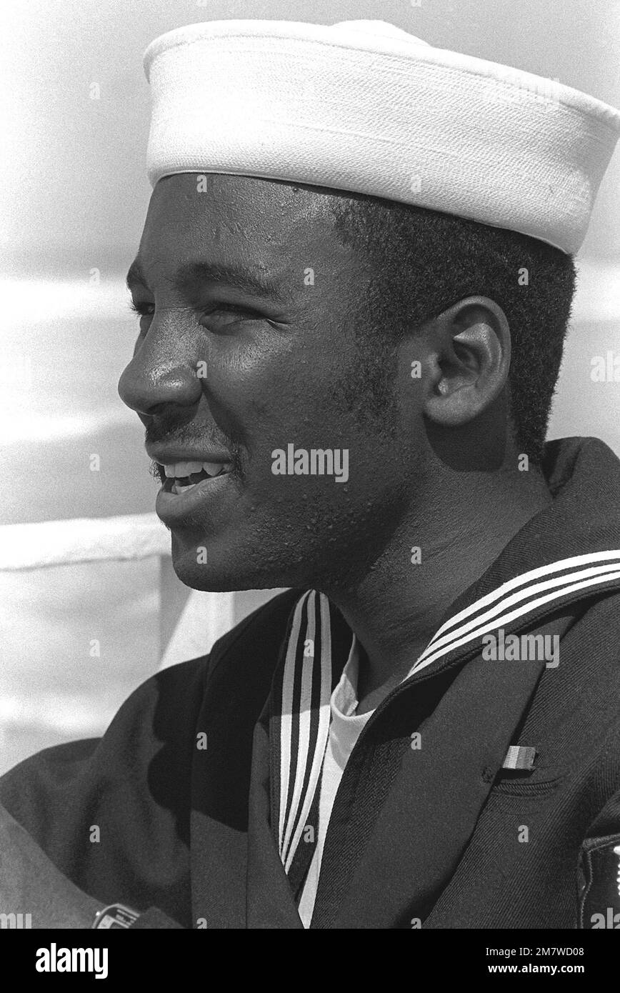 Quartermaster 3. Klasse Jeffery A. Jackson genießt Besichtigungstouren während eines Hafenbesuchs. Basis: Casablanca Land: Marokko (MÄRZ) Stockfoto