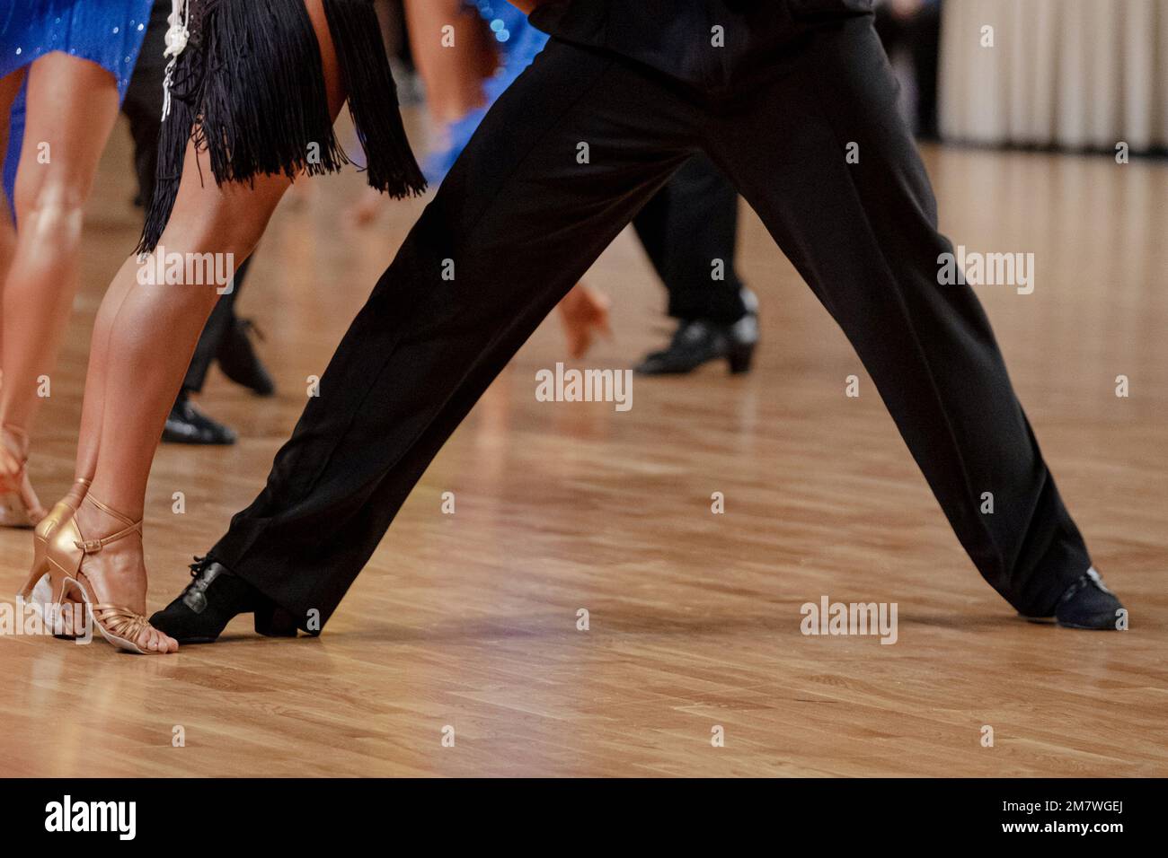 Beintanz-Paar beim Tanzwettbewerb Stockfoto