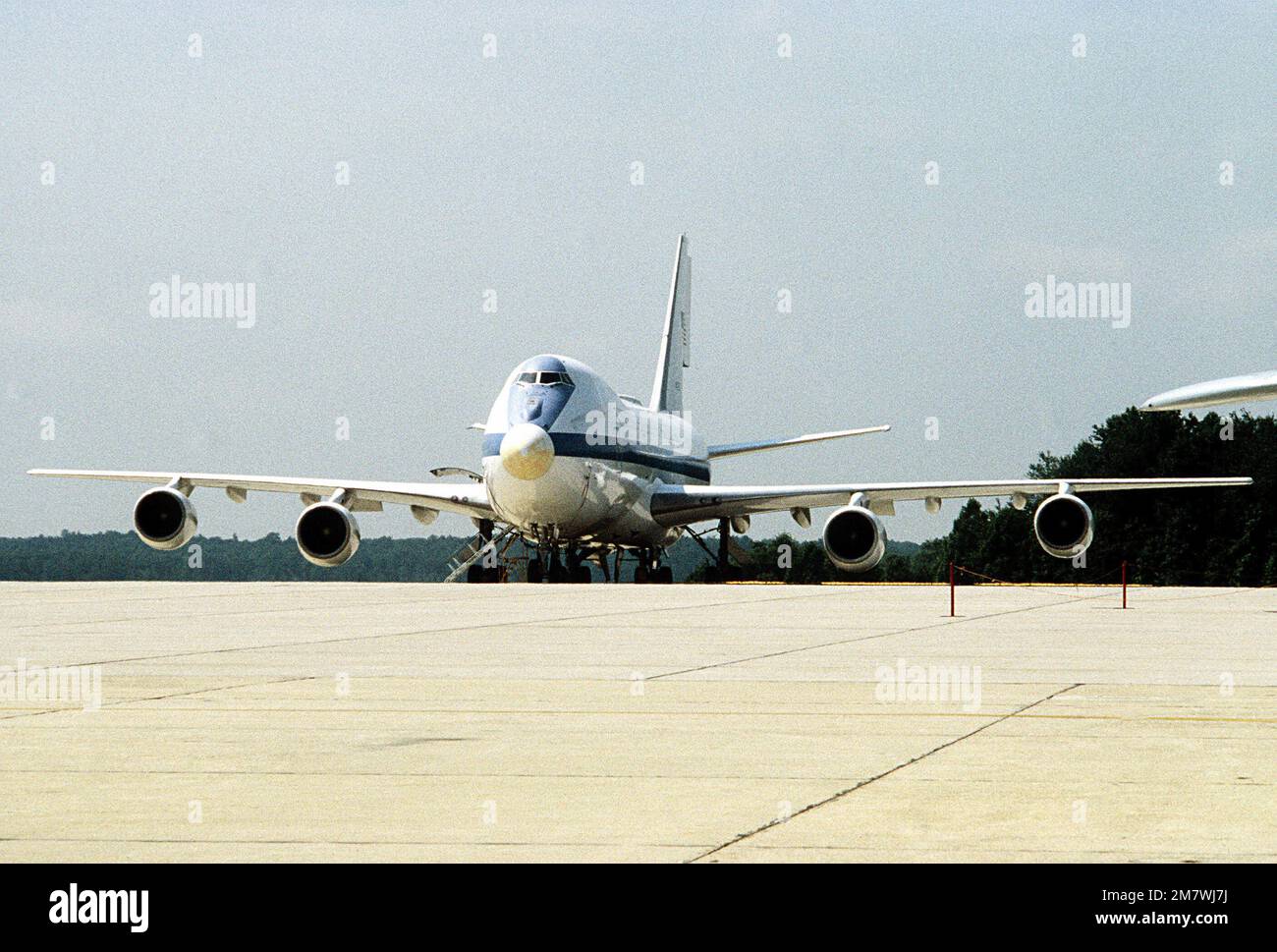 Frontansicht eines auf der Fluglinie geparkten Luftfahrzeugs der erweiterten Luftwaffenpost E-4A. Basis: Luftwaffenstützpunkt Andrews Bundesstaat: Maryland (MD) Land: Vereinigte Staaten von Amerika (USA) Stockfoto